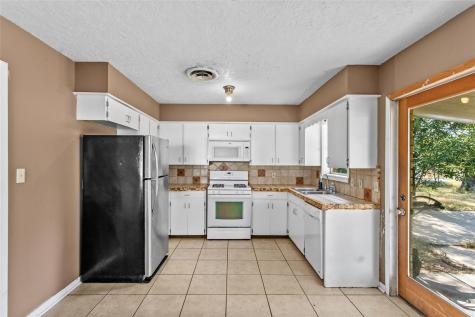 160 Gaeke Street Giddings TX 78942