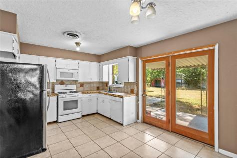 160 Gaeke Street Giddings TX 78942