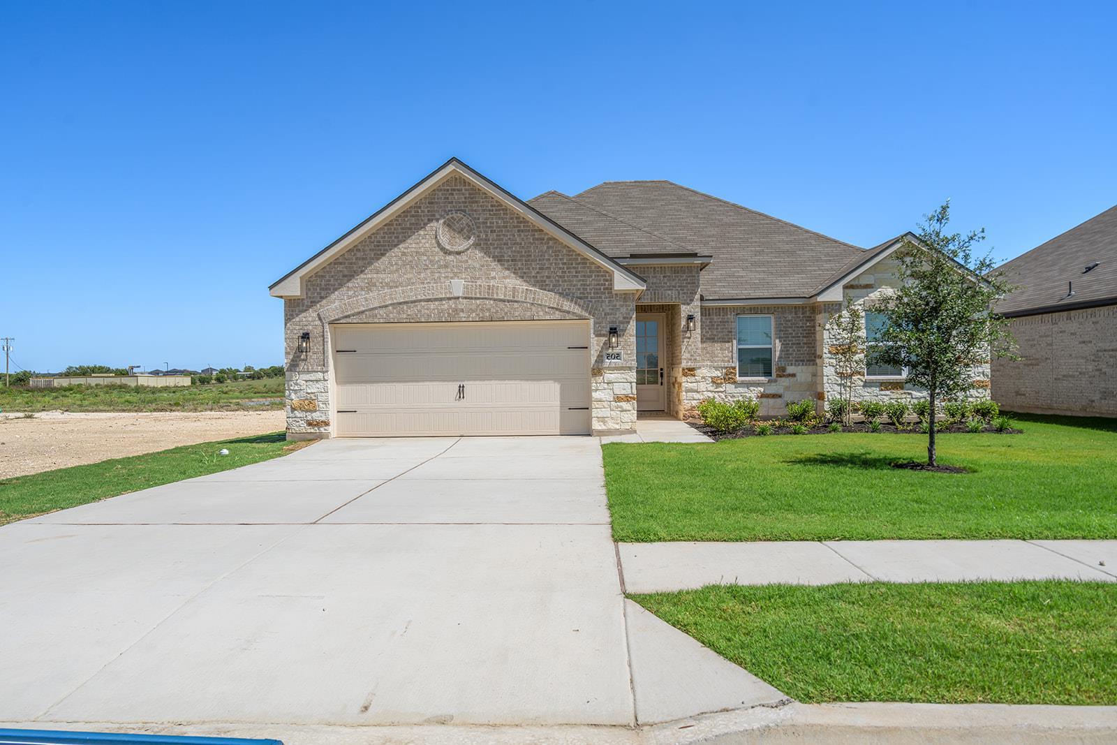 513 W Luna Blue Lane Jarrell TX 76537