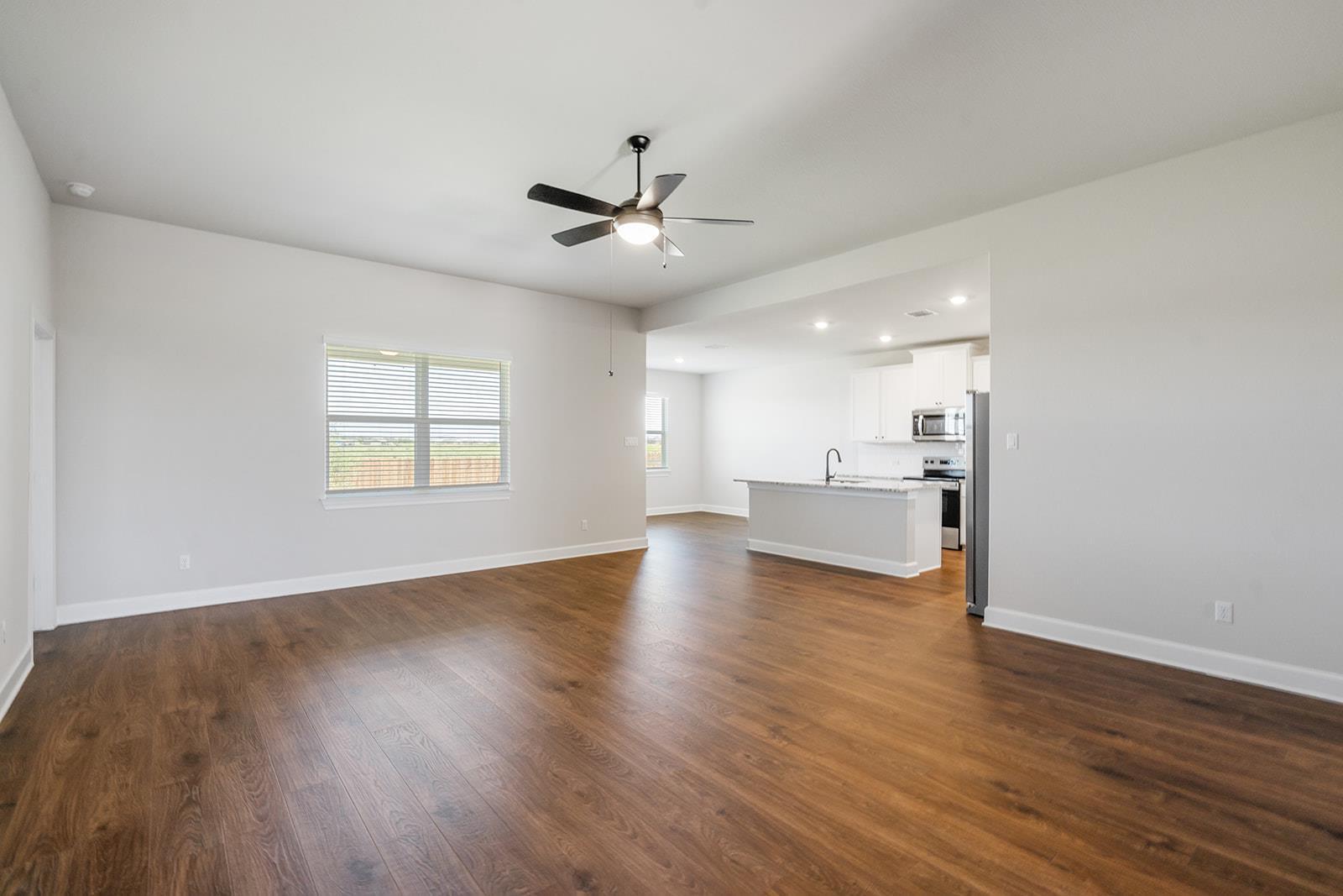 513 W Luna Blue Lane Jarrell TX 76537