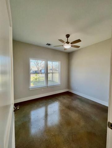 400 Washington Street Smithville TX 78957