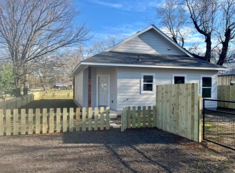 400 Washington Street Smithville TX 78957