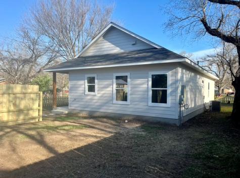 400 Washington Street Smithville TX 78957