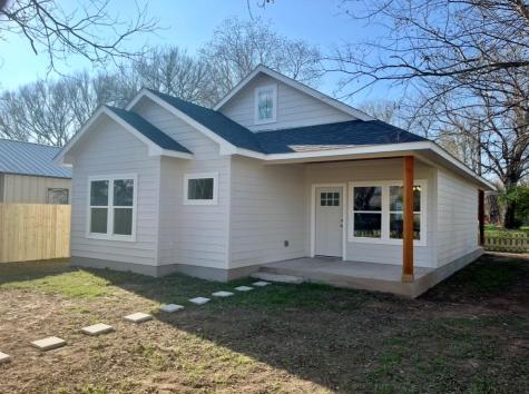 400 Washington Street Smithville TX 78957