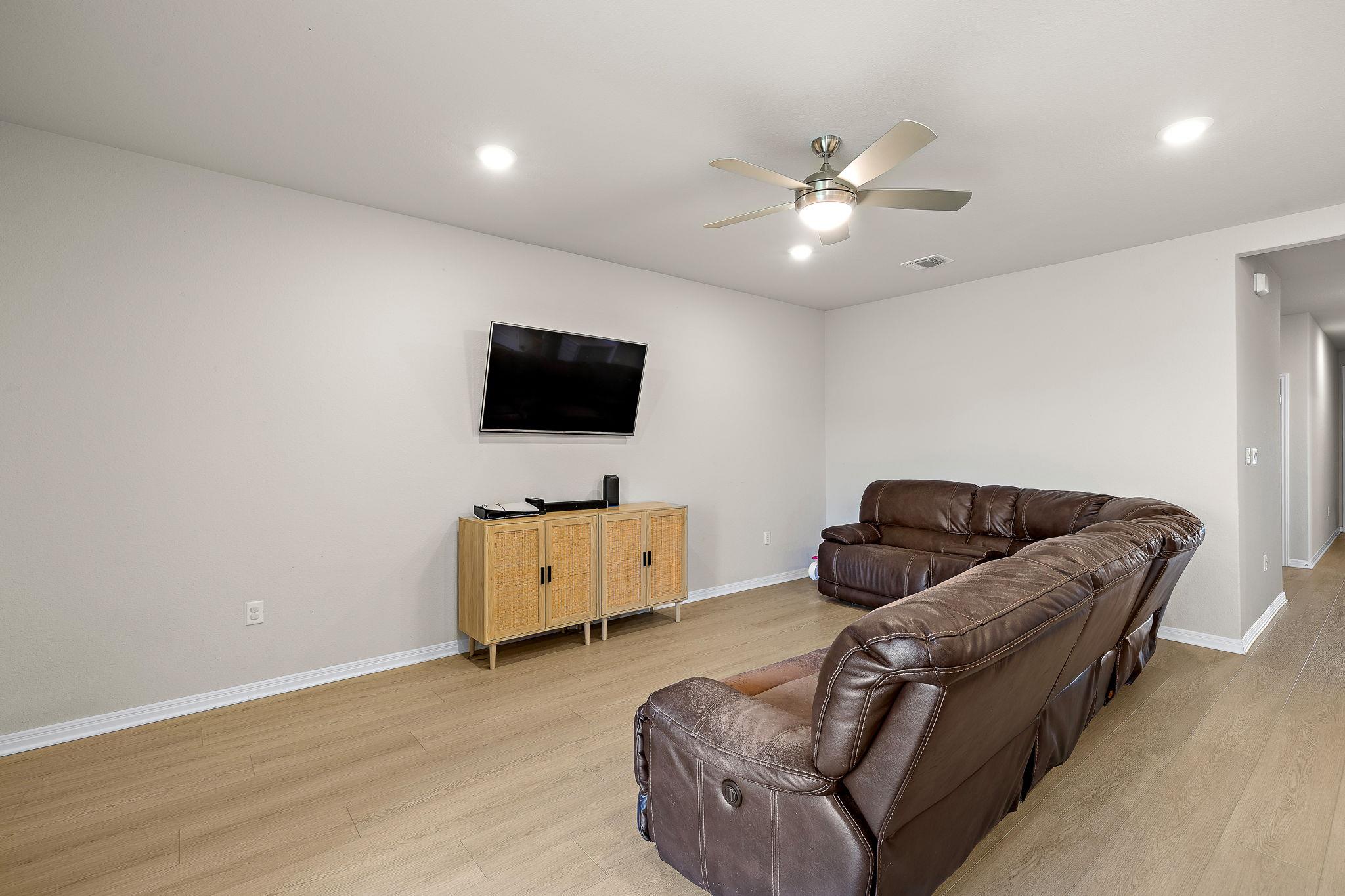 142 Prairie Falls Drive Hutto TX 78634