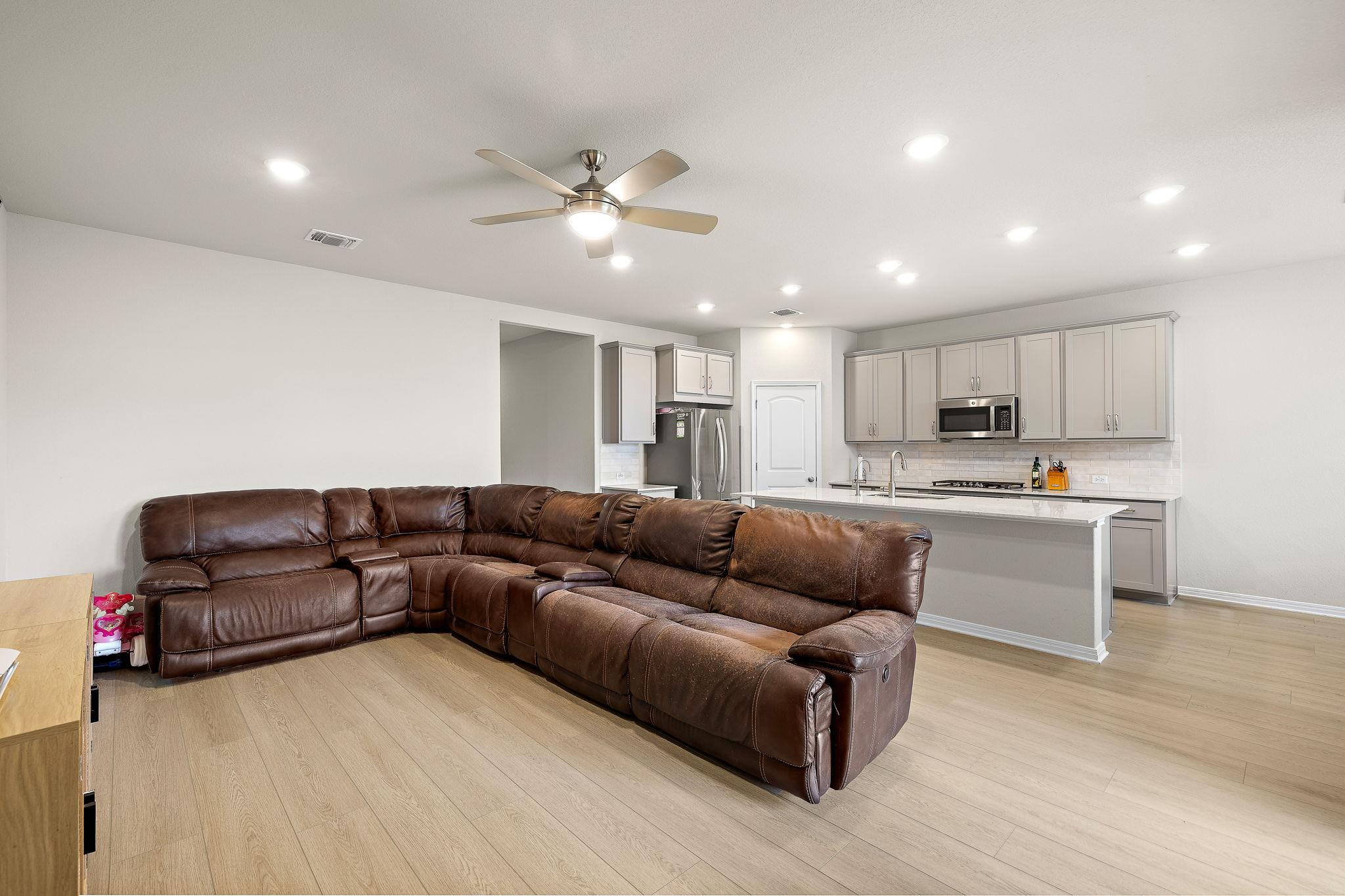 142 Prairie Falls Drive Hutto TX 78634