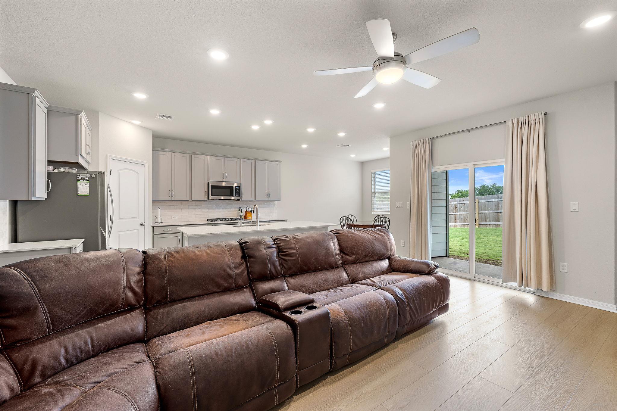142 Prairie Falls Drive Hutto TX 78634