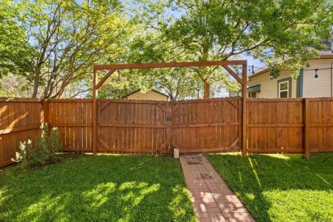 314 And 312 W 3rd Street Taylor TX 76574