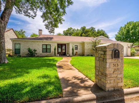 313 Meadowlakes Drive Meadowlakes TX 78654