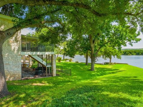 313 Meadowlakes Drive Meadowlakes TX 78654