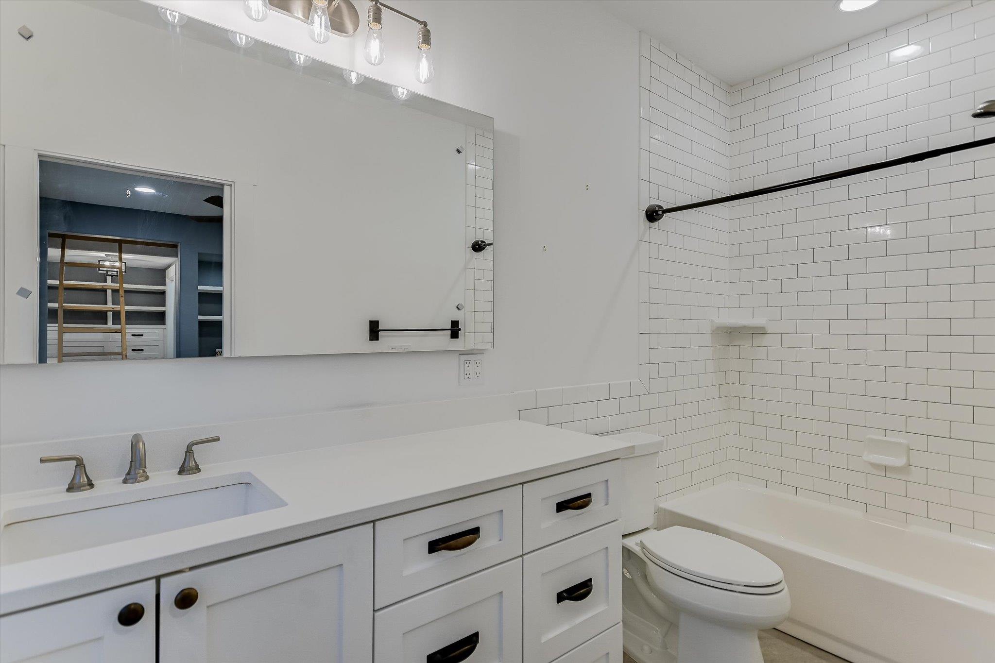 211 Ronay Drive Spicewood TX 78669