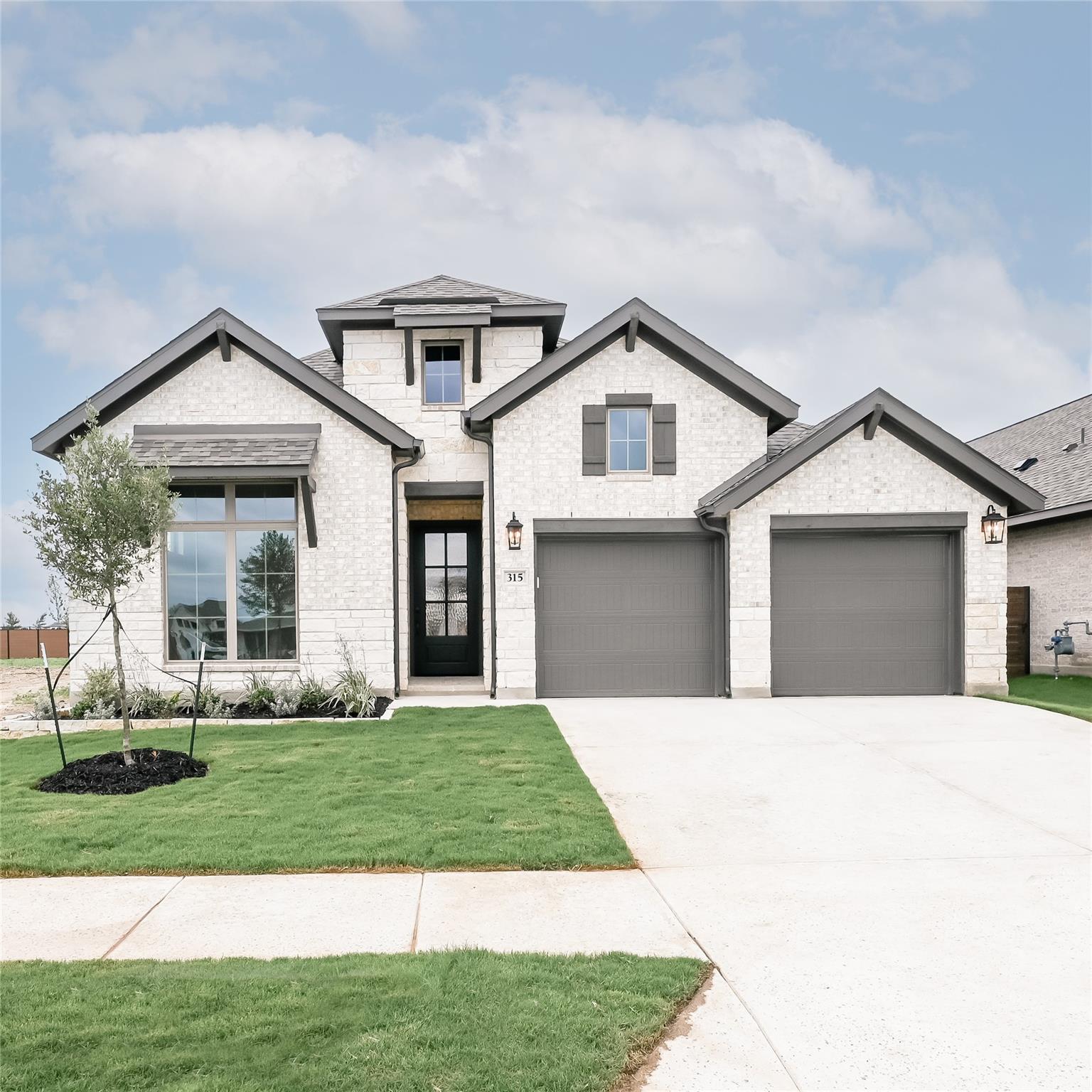 315 Foxfire Cove Lockhart TX 78644
