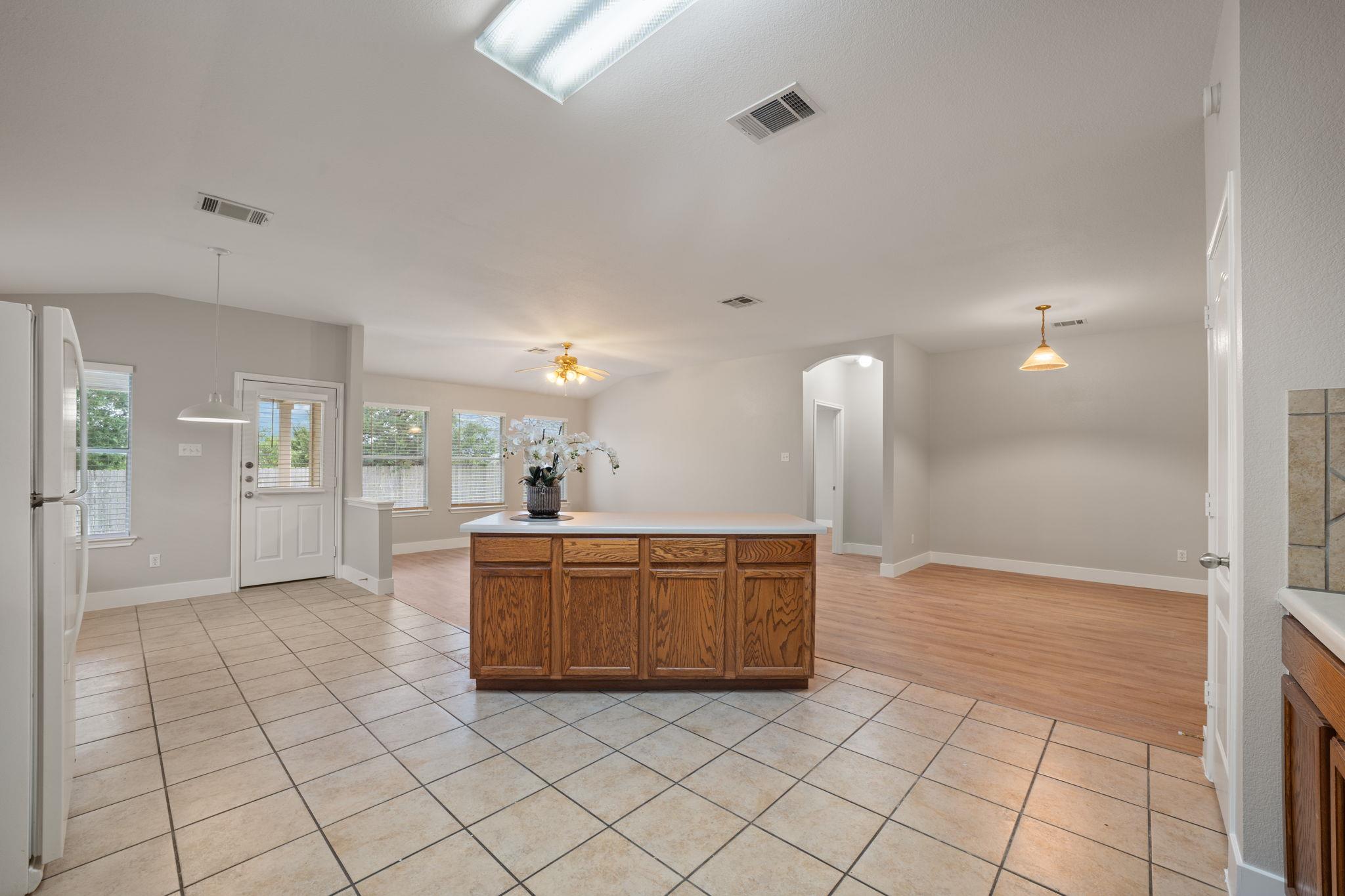 1056 Kenneys Way Round Rock TX 78665