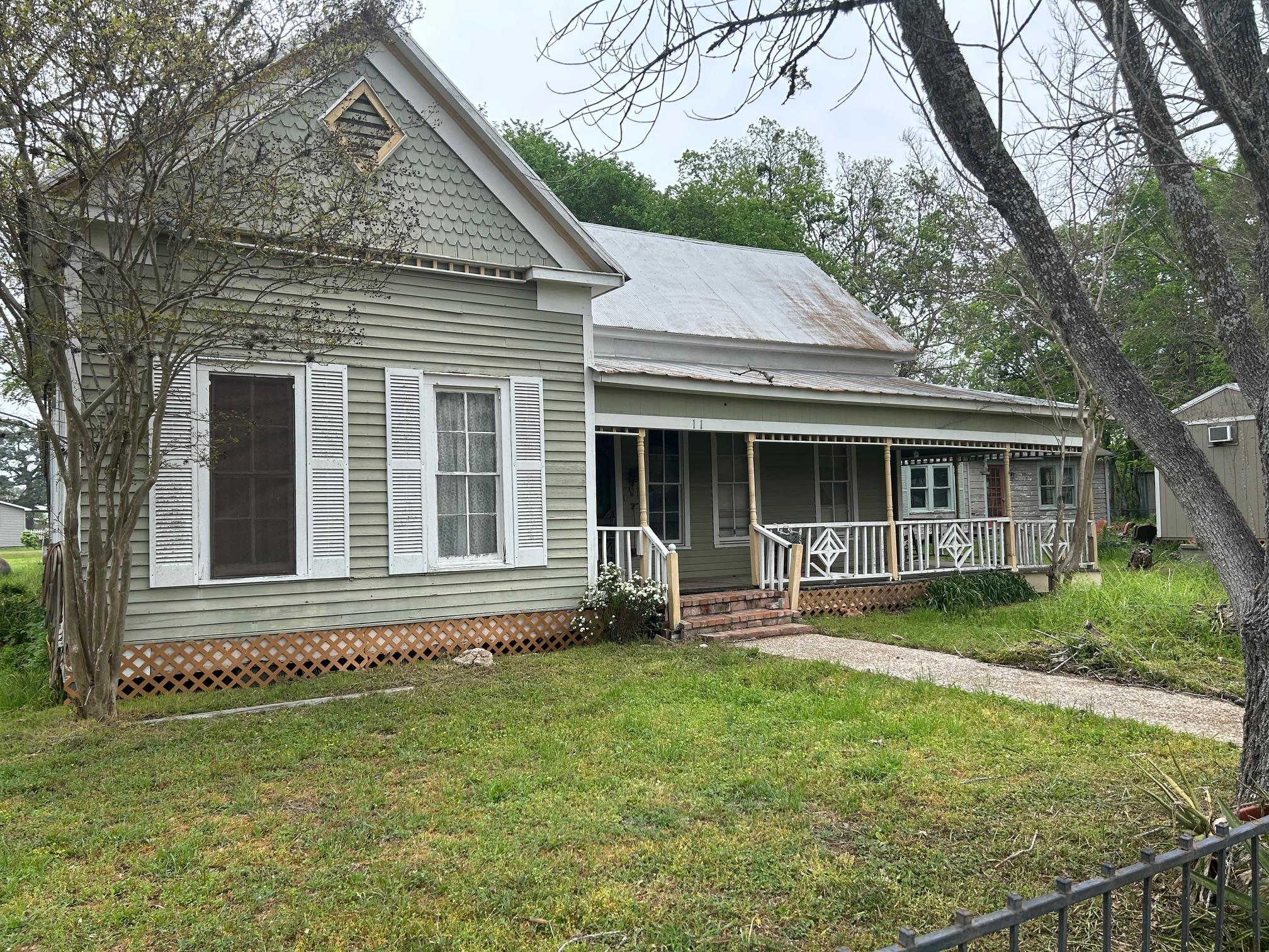 211, 205, 206 E Thigpen Street Carmine TX 78932