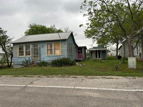 211, 205, 206 E Thigpen Street Carmine TX 78932