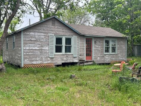211, 205, 206 E Thigpen Street Carmine TX 78932