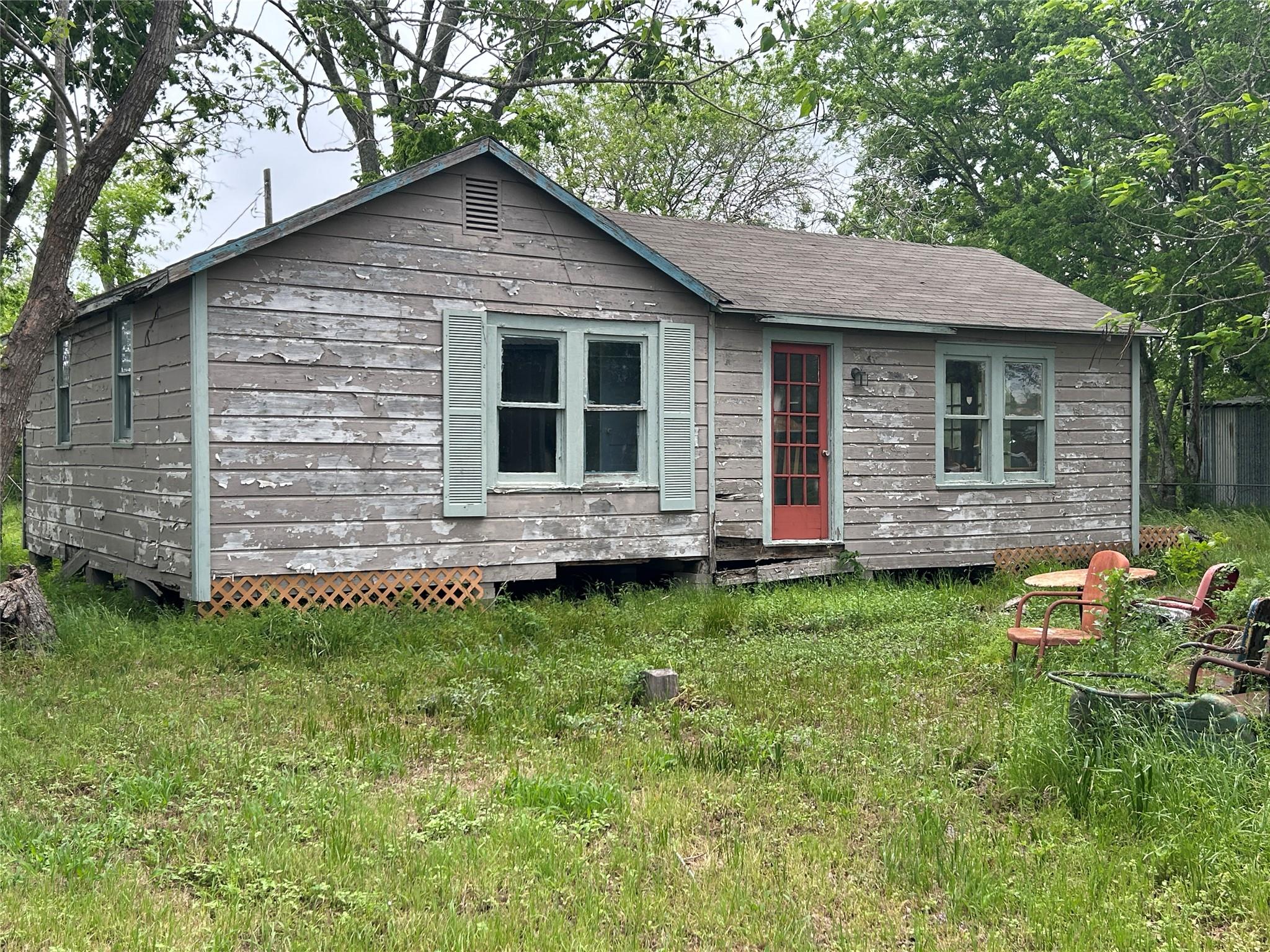 211, 205, 206 E Thigpen Street Carmine TX 78932