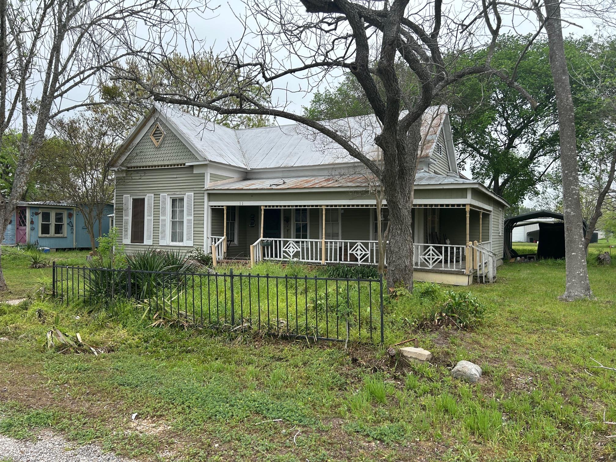 211, 205, 206 E Thigpen Street Carmine TX 78932