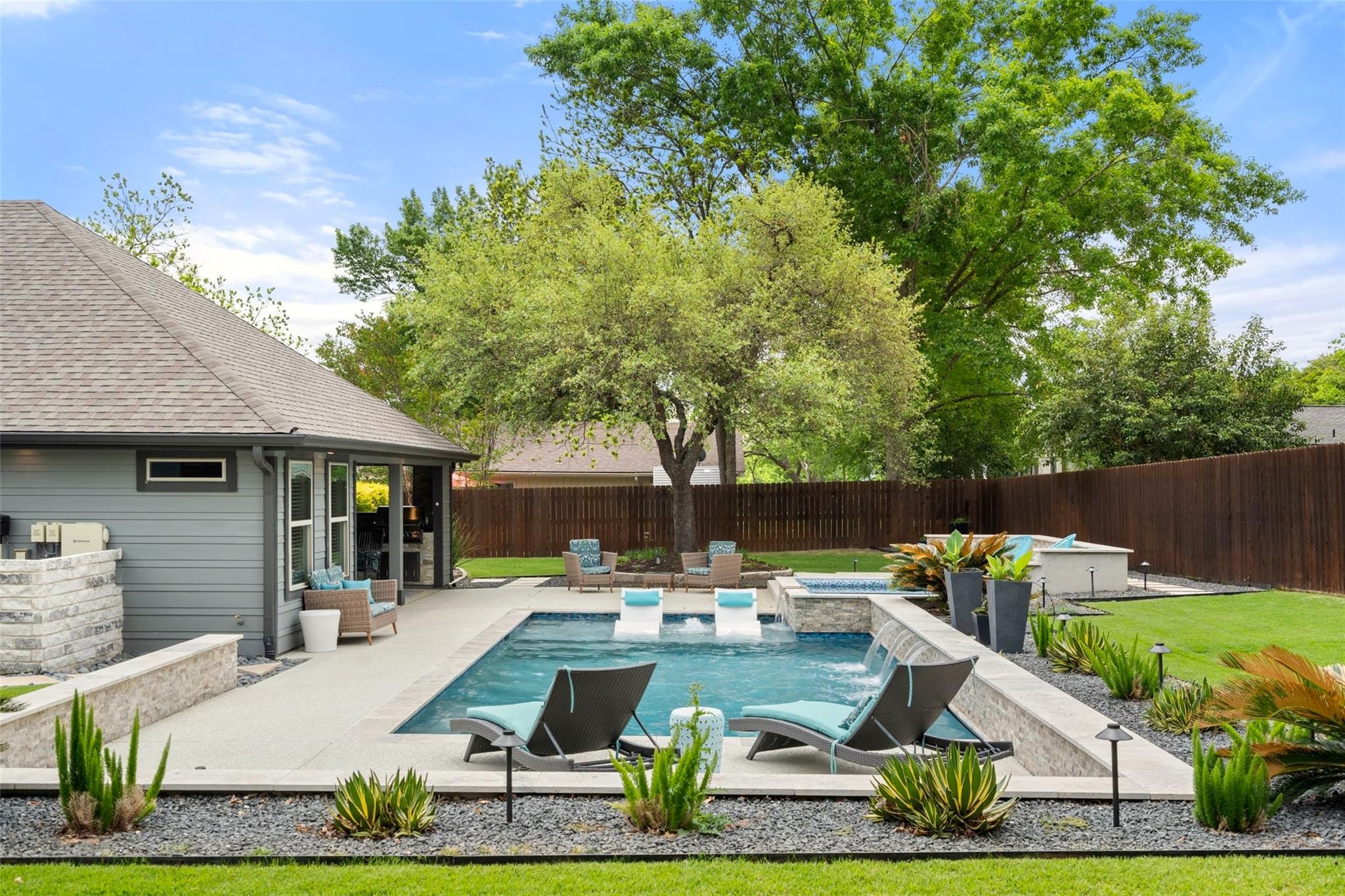 1614 S College Street Georgetown TX 78626