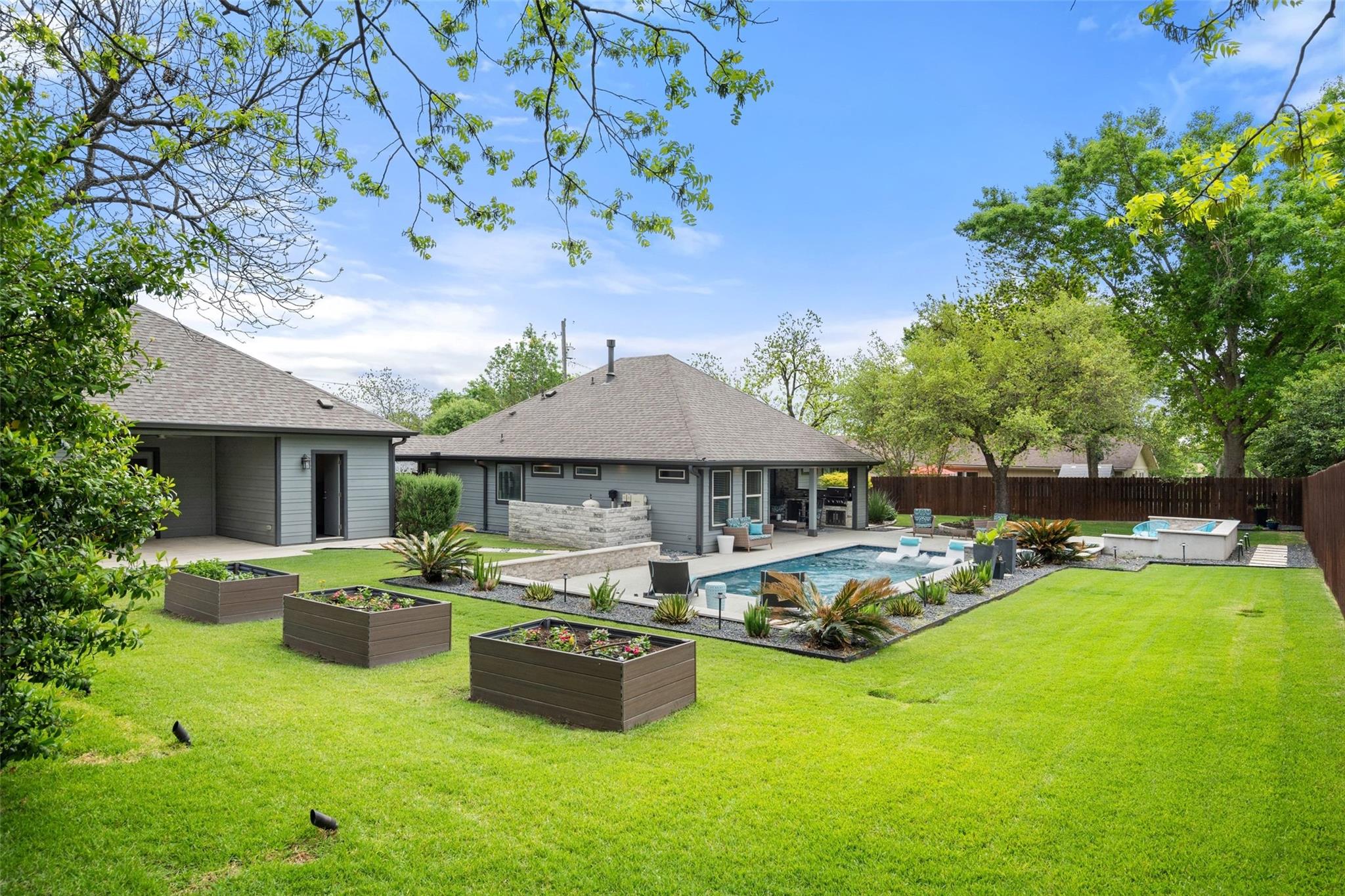 1614 S College Street Georgetown TX 78626
