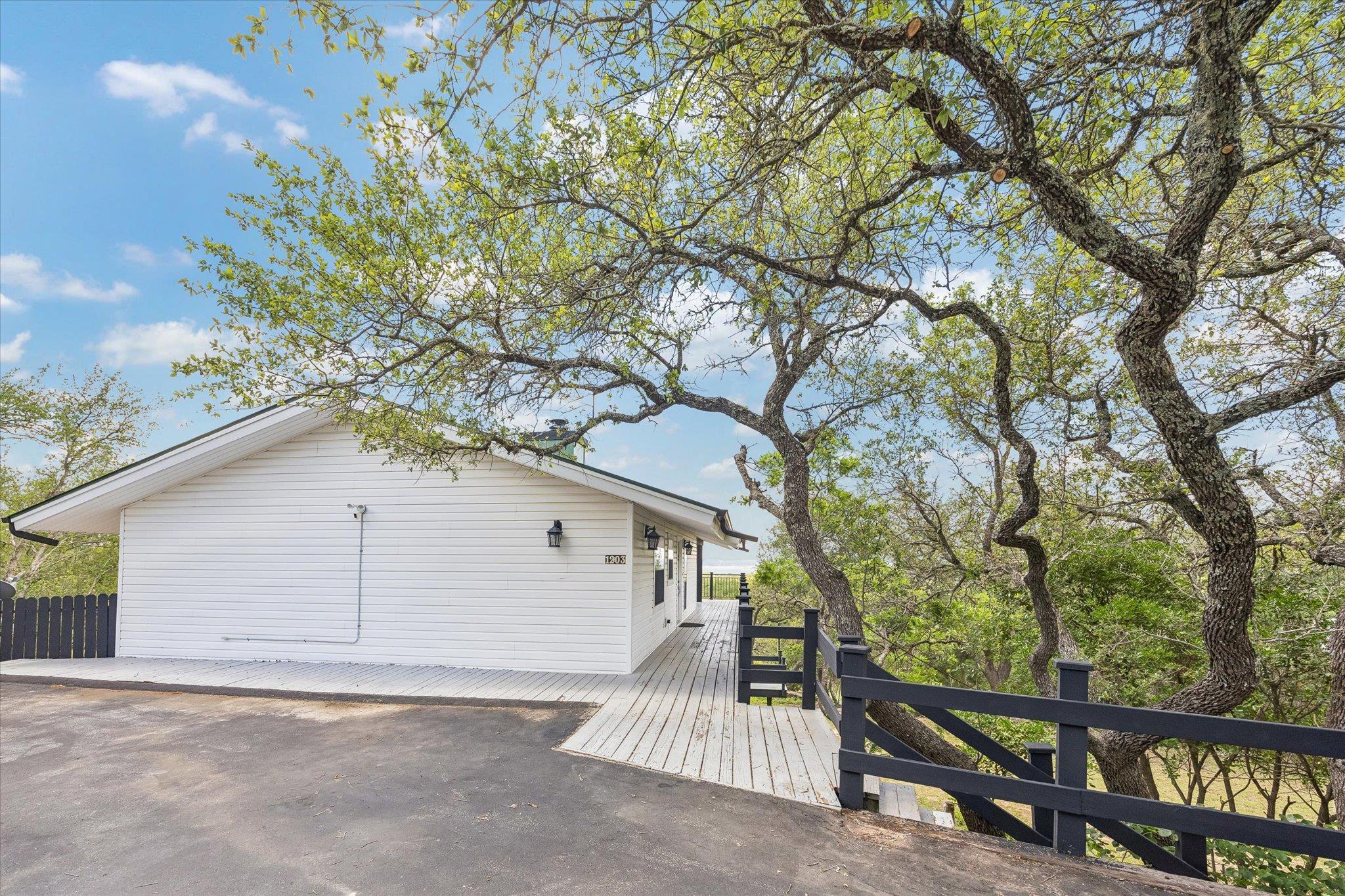 1203 Lakefield Canyon Lake TX 78133