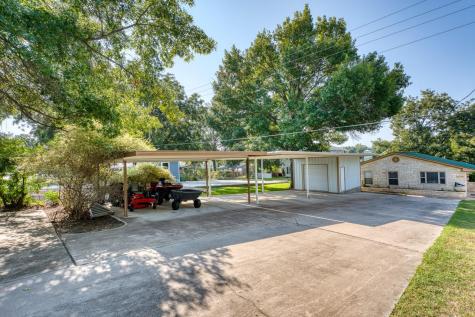 2000 Williams Lakeshore Kingsland TX 78639