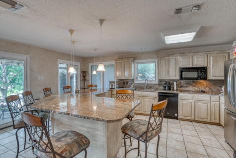 2000 Williams Lakeshore Kingsland TX 78639