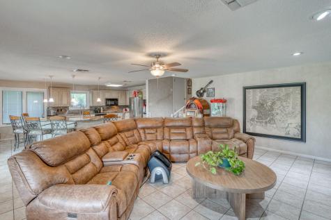 2000 Williams Lakeshore Kingsland TX 78639