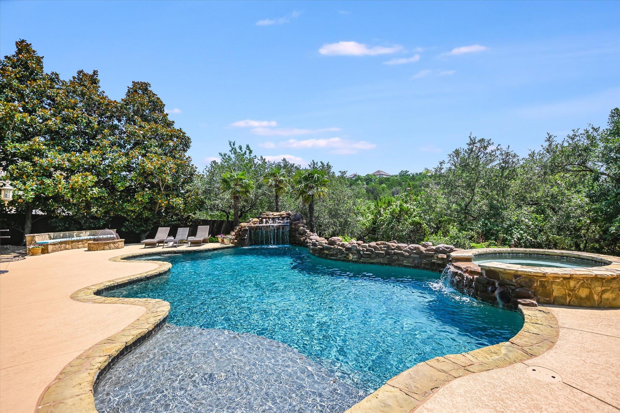 1016 Santaluz Path Austin TX 78732