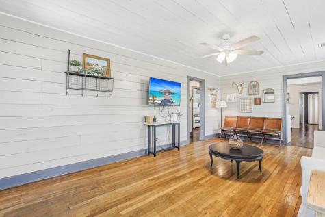106 County Road 425 Spicewood TX 78669