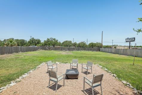 106 County Road 425 Spicewood TX 78669