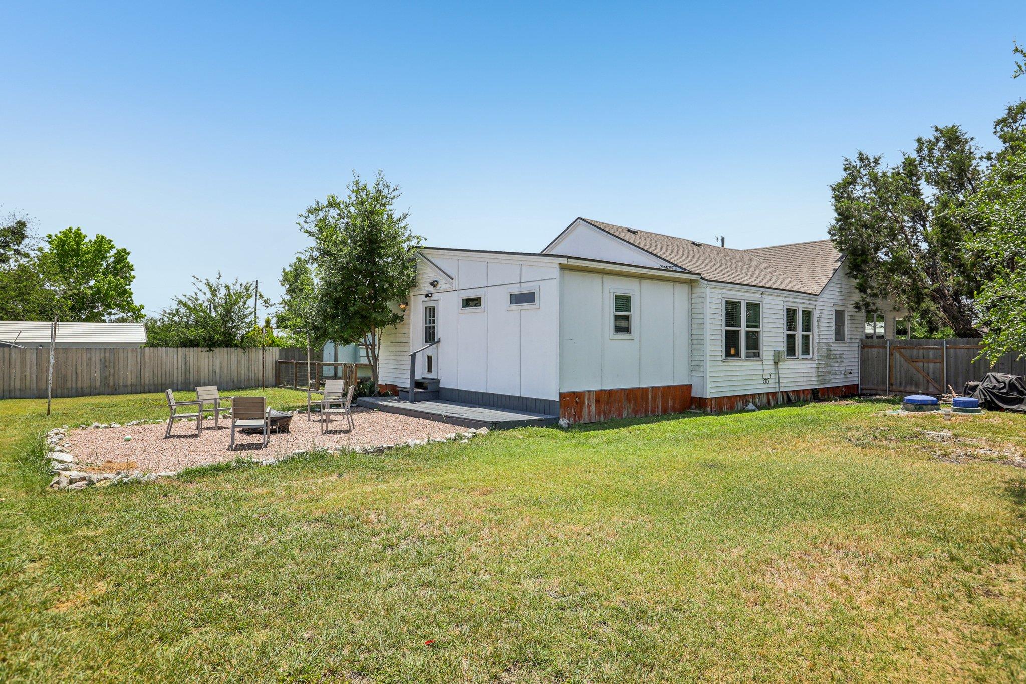 106 County Road 425 Spicewood TX 78669
