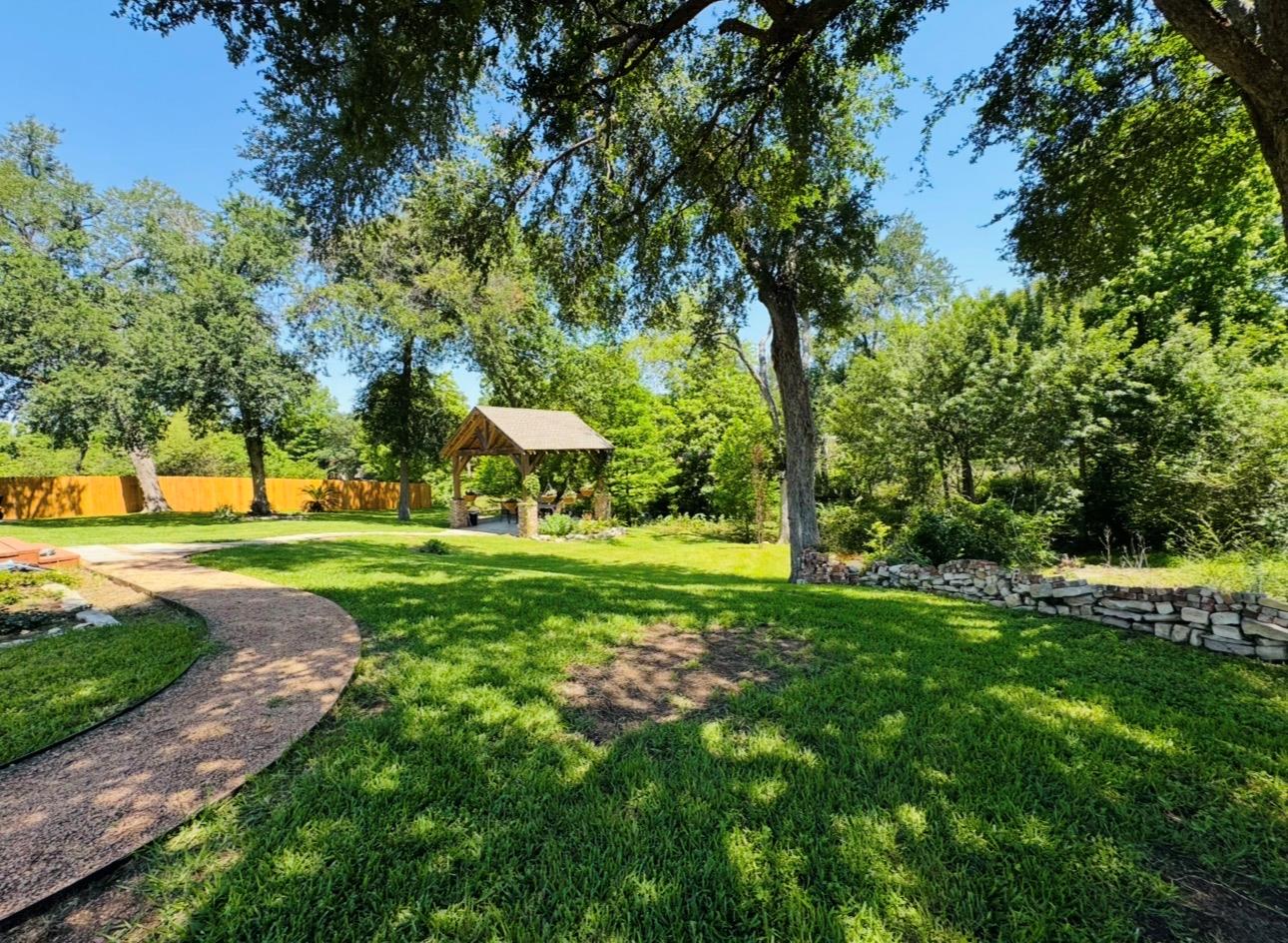 203 E 11th Street Elgin TX 78621