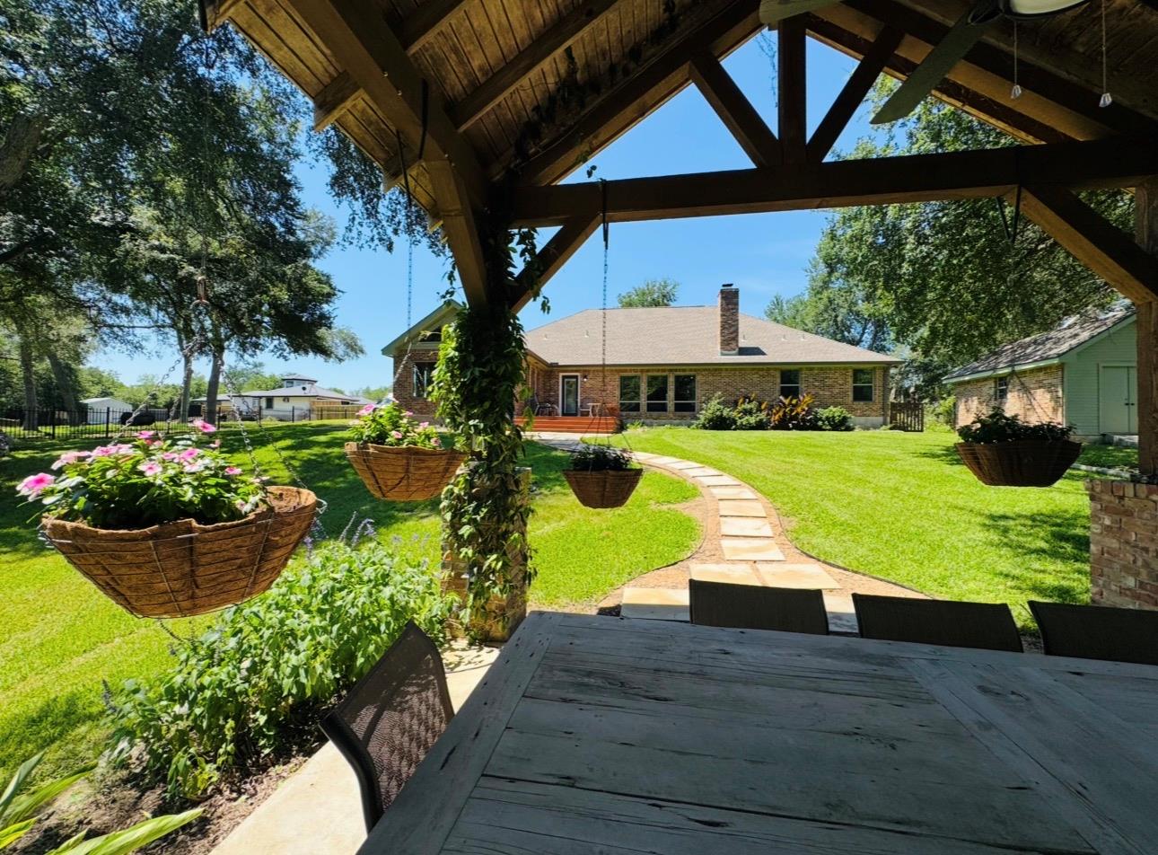 203 E 11th Street Elgin TX 78621