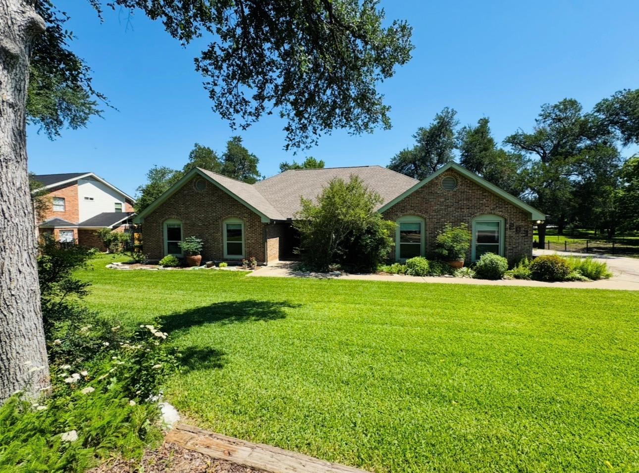 203 E 11th Street Elgin TX 78621