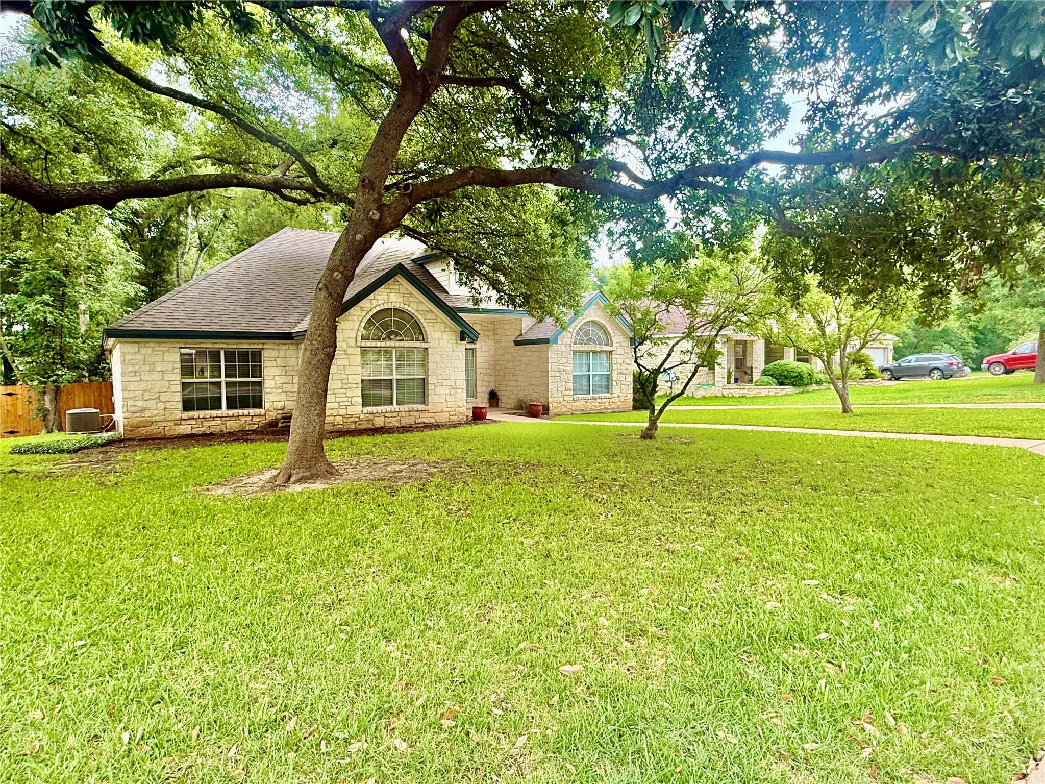 1127 Robin Road Elgin TX 78621
