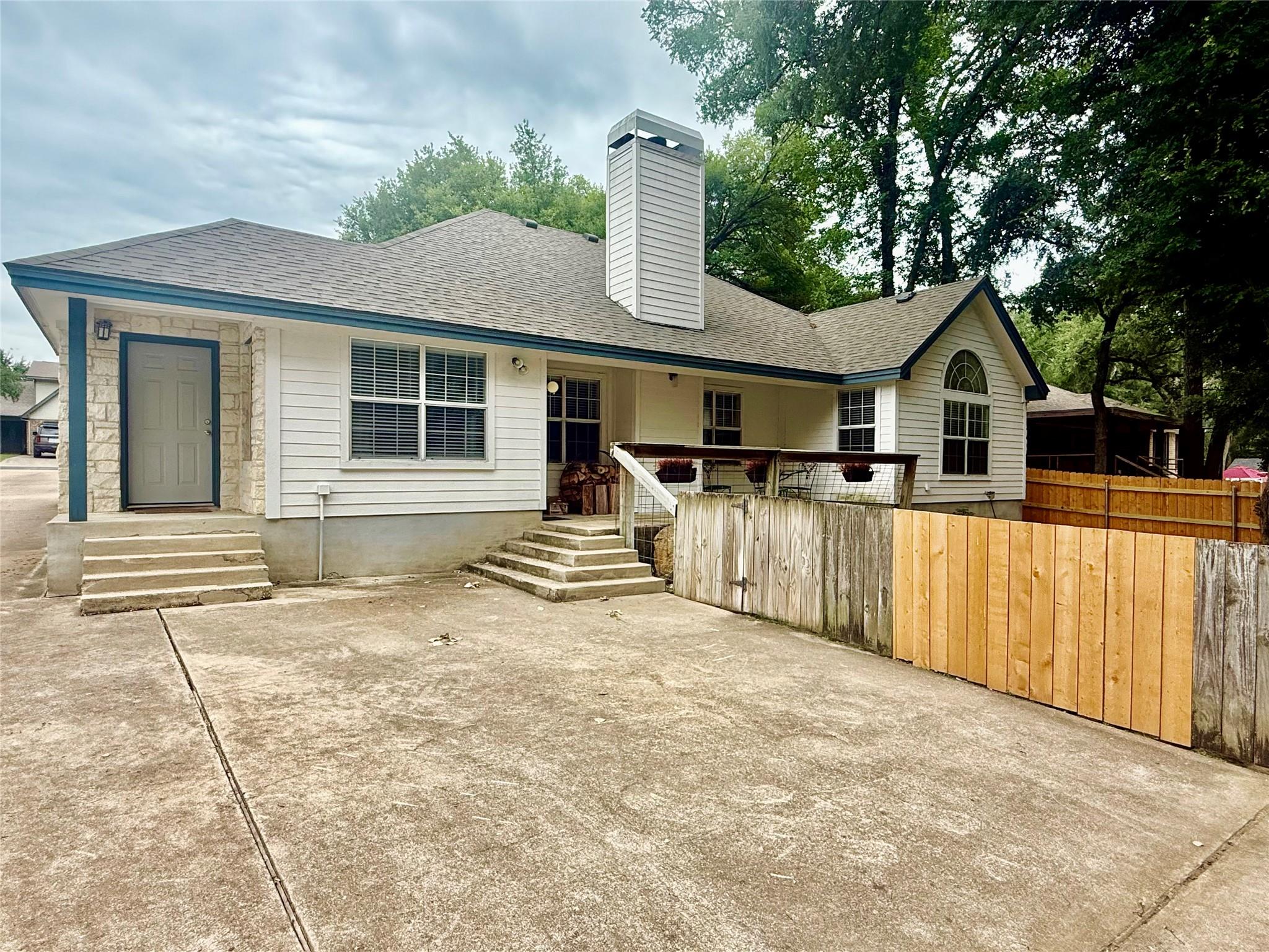 1127 Robin Road Elgin TX 78621