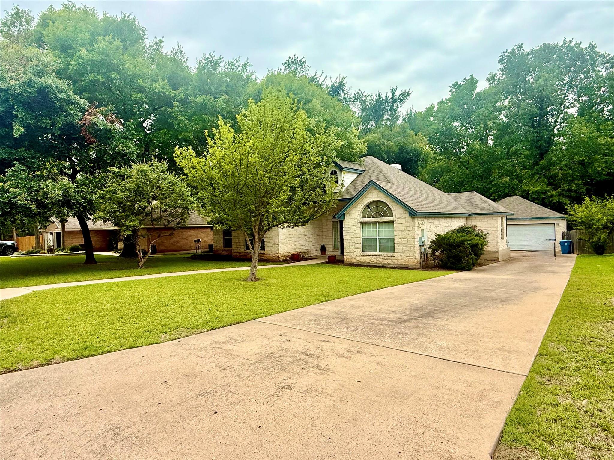 1127 Robin Road Elgin TX 78621