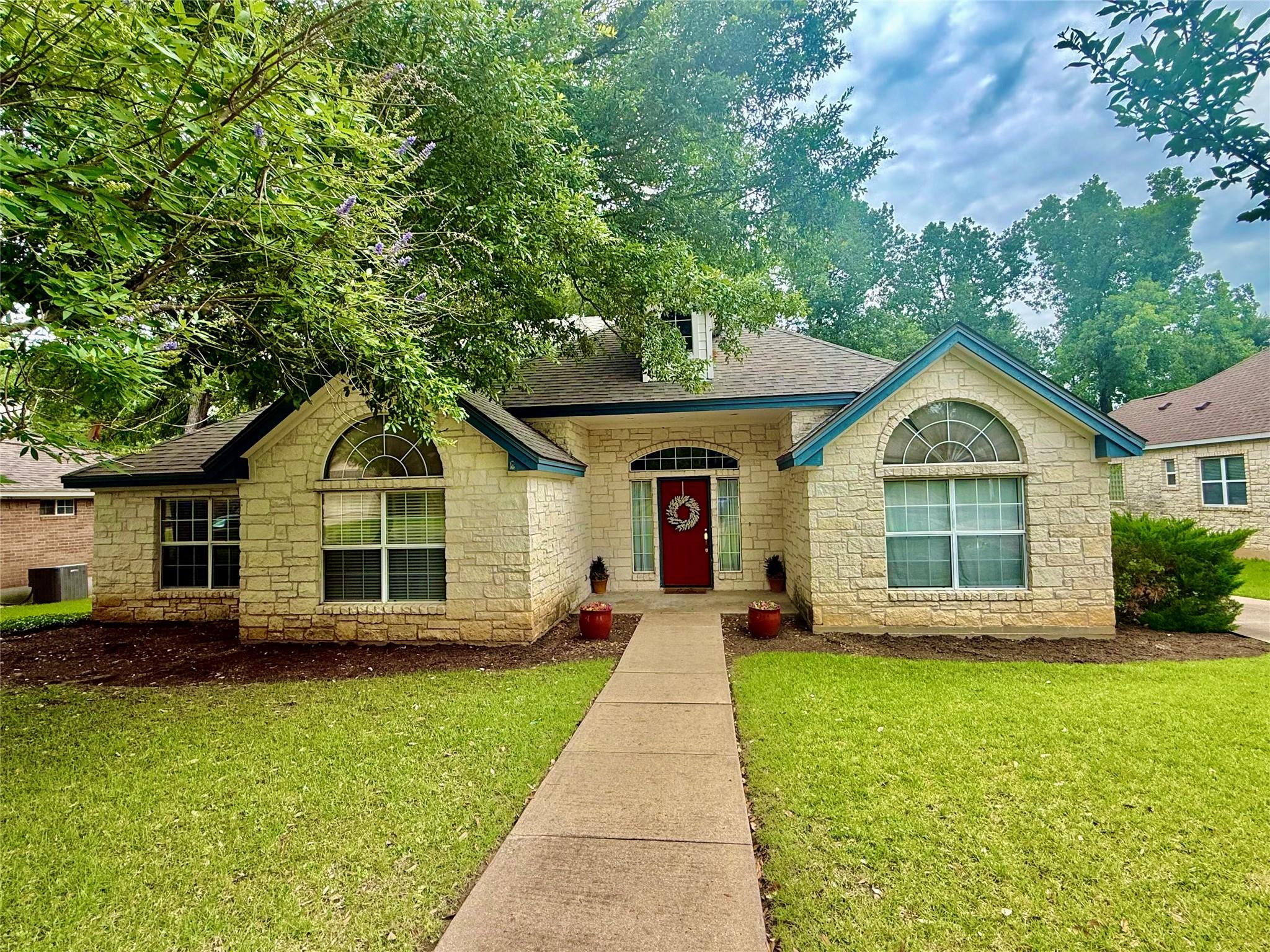 1127 Robin Road Elgin TX 78621