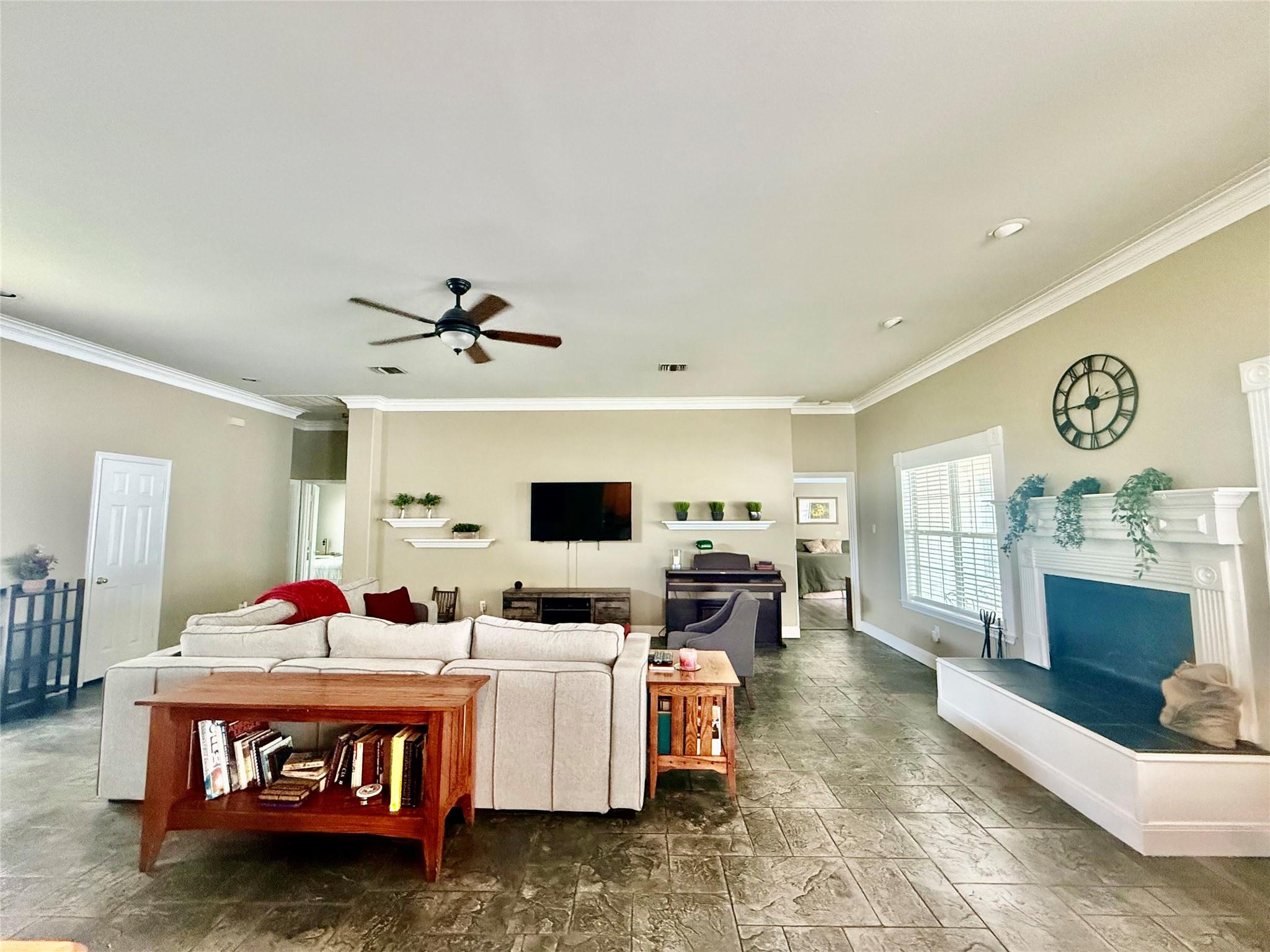 1127 Robin Road Elgin TX 78621