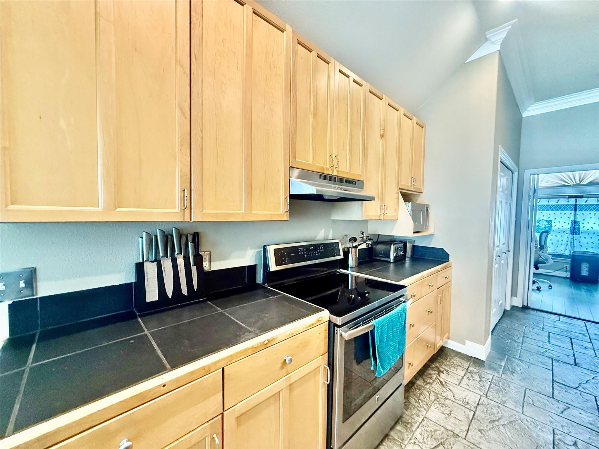 1127 Robin Road Elgin TX 78621