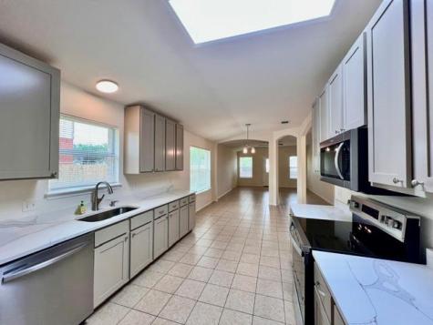 1005 W South Street Leander TX 78641