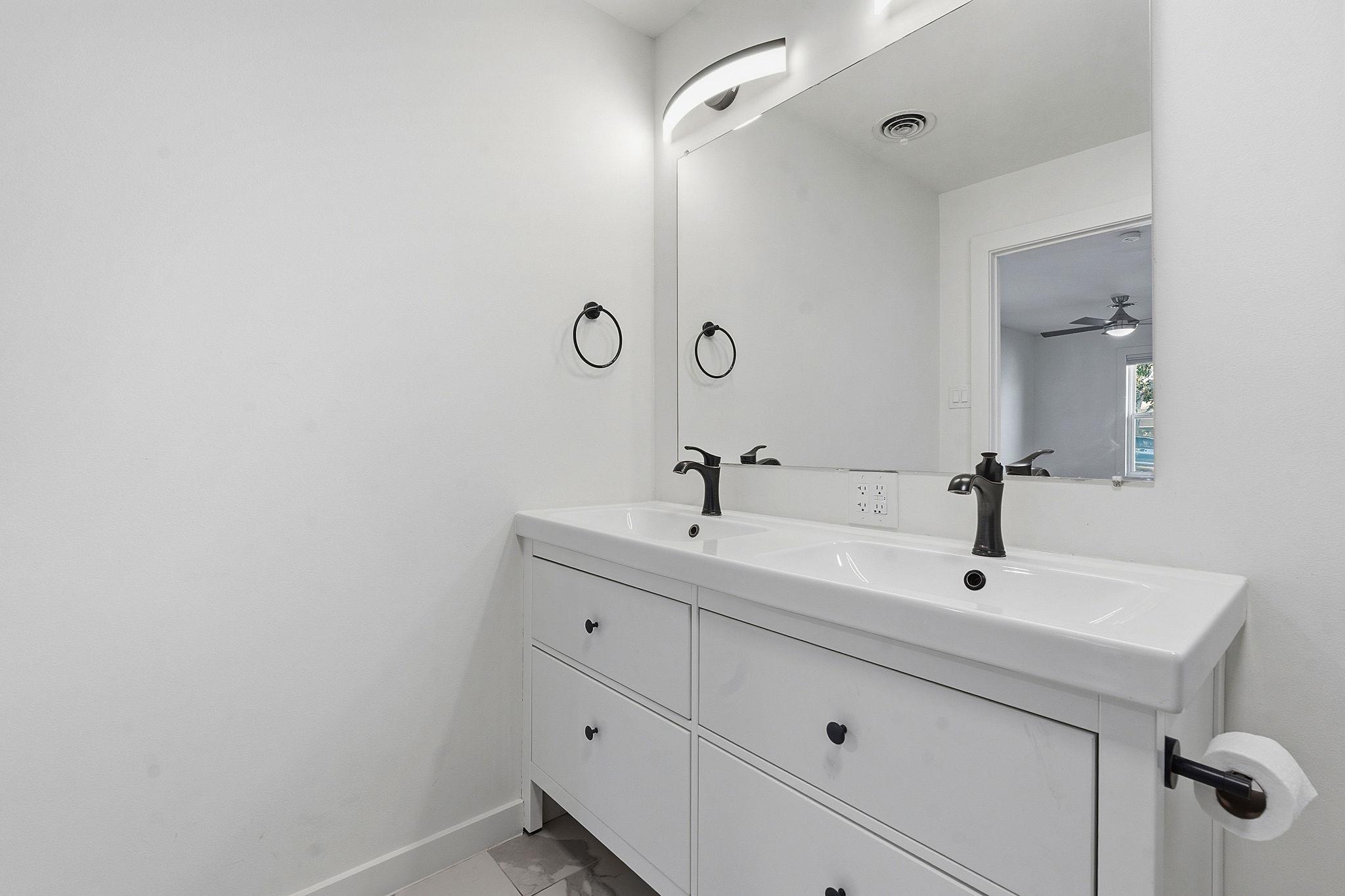 2612 Little John Lane Austin TX 78704