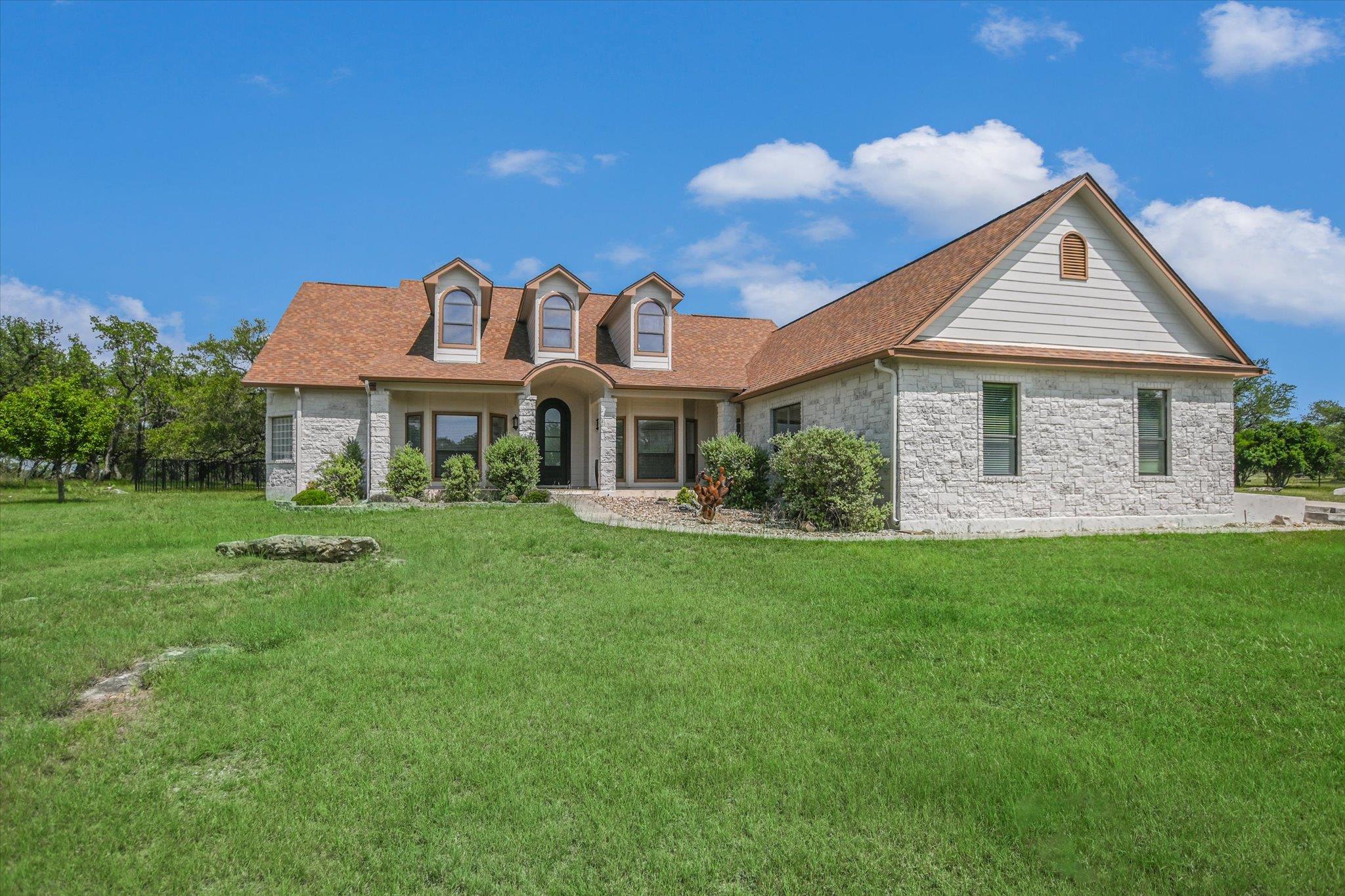 505 Vista View Trail Spicewood TX 78669