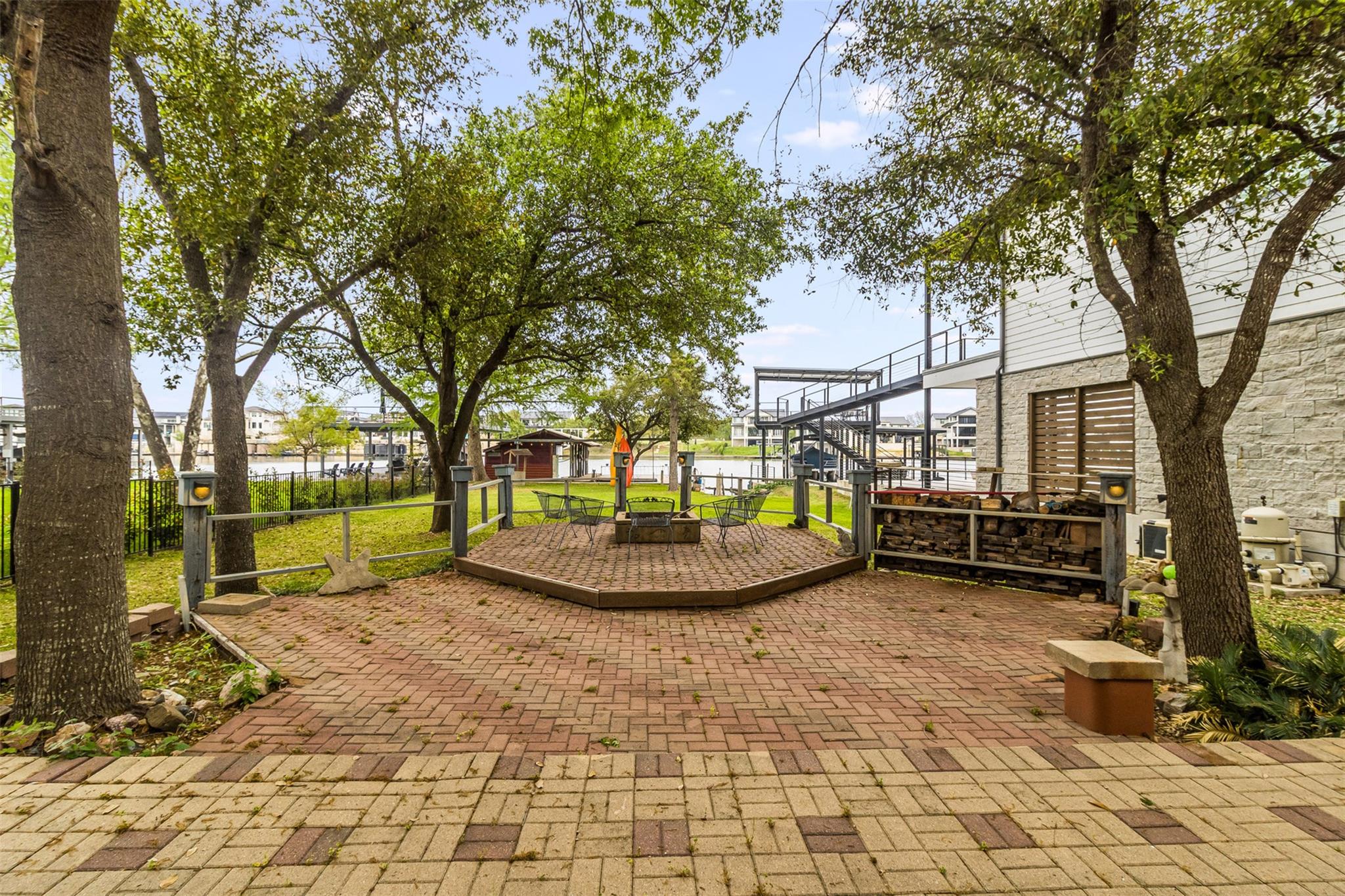 320 Harris Loop Kingsland TX 78639