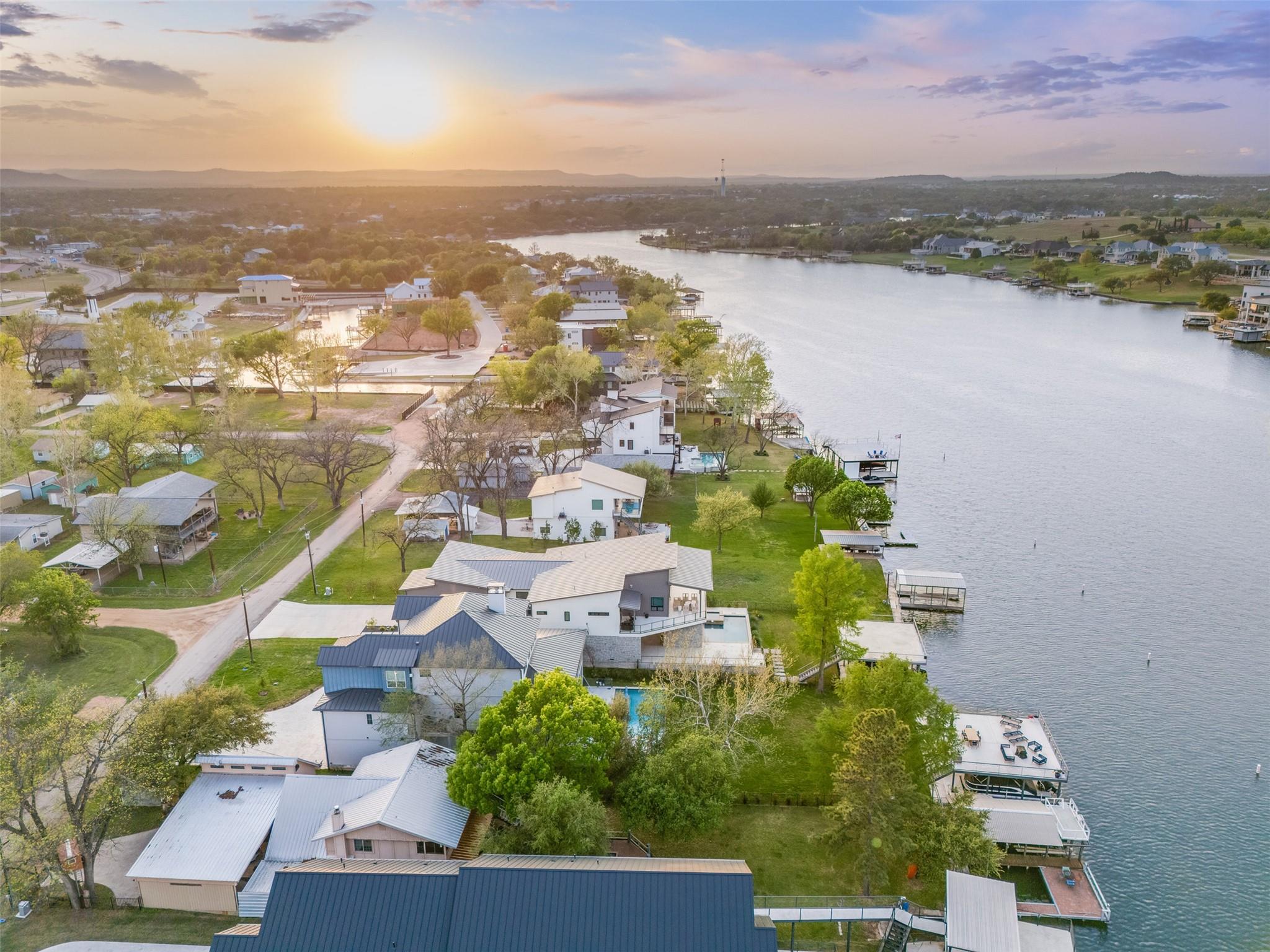 320 Harris Loop Kingsland TX 78639