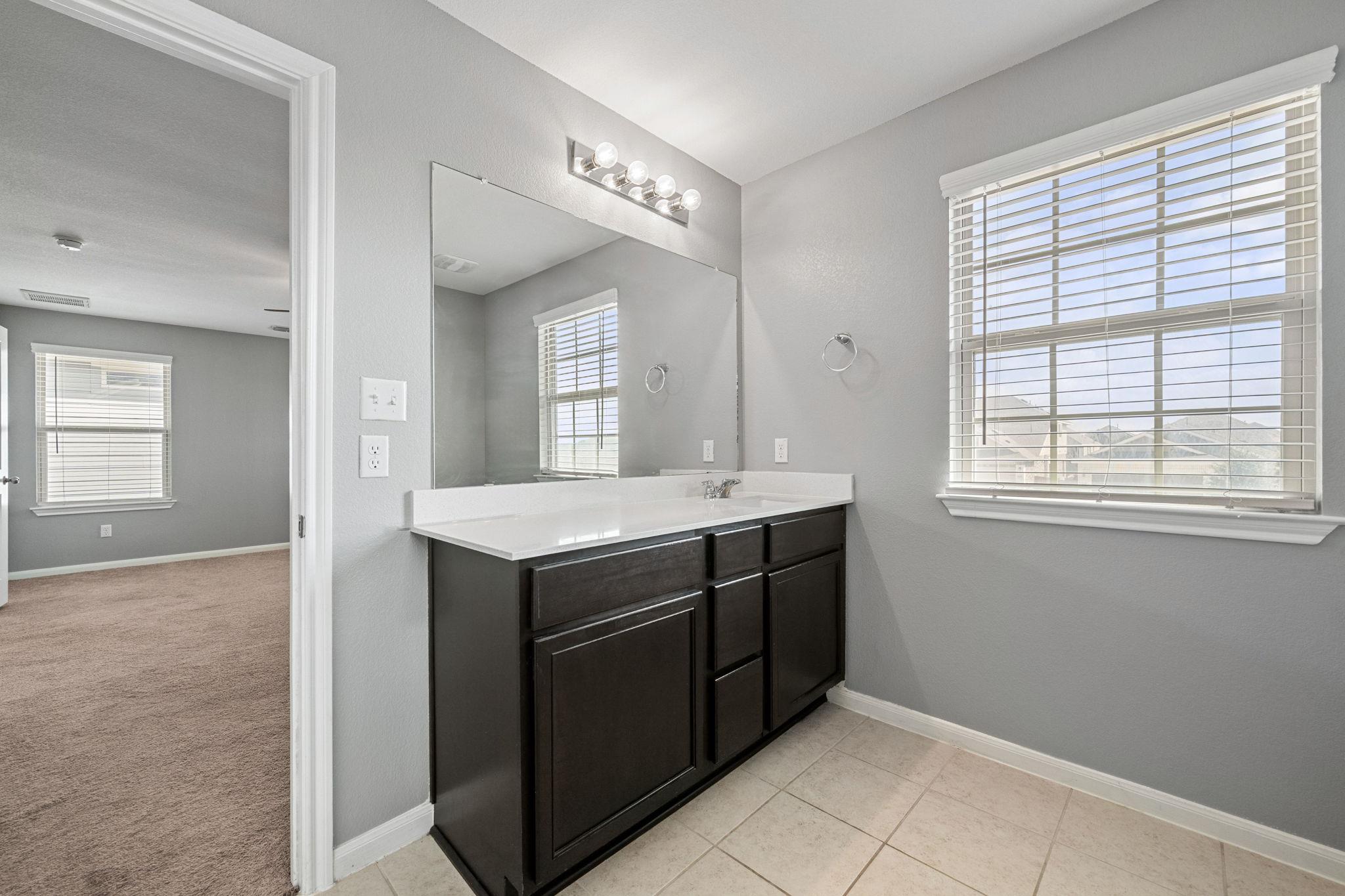 436 Spinnaker Loop Kyle TX 78640