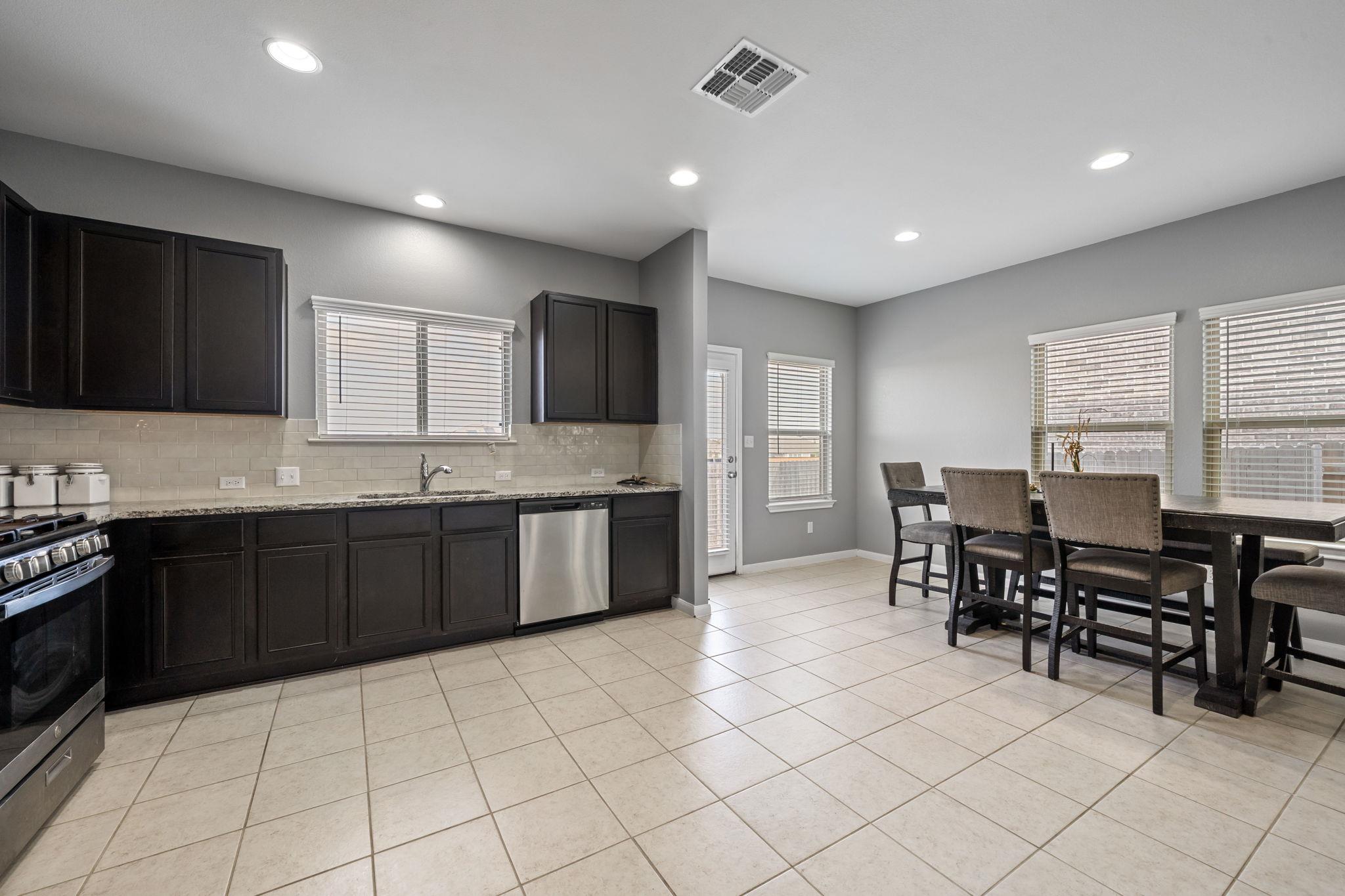 436 Spinnaker Loop Kyle TX 78640