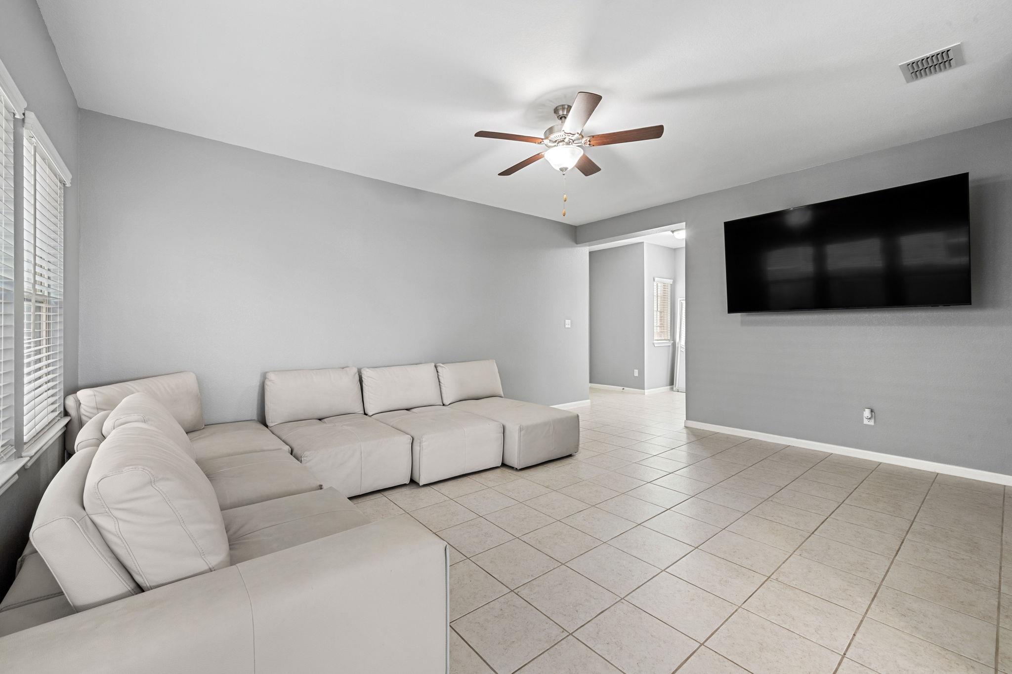436 Spinnaker Loop Kyle TX 78640