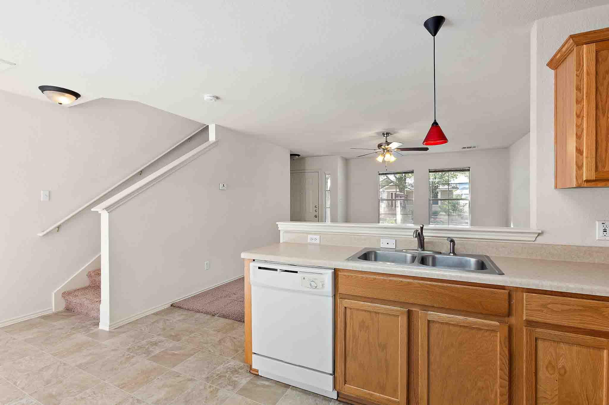 280 Strawn Kyle TX 78640